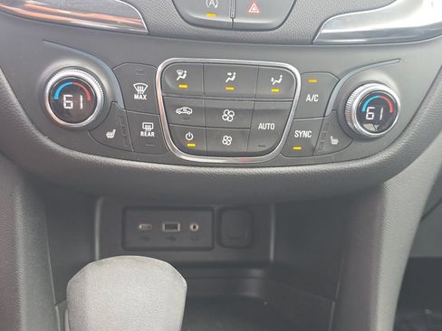 Used 2022 Chevrolet Equinox LT AWD/4WD image 31
