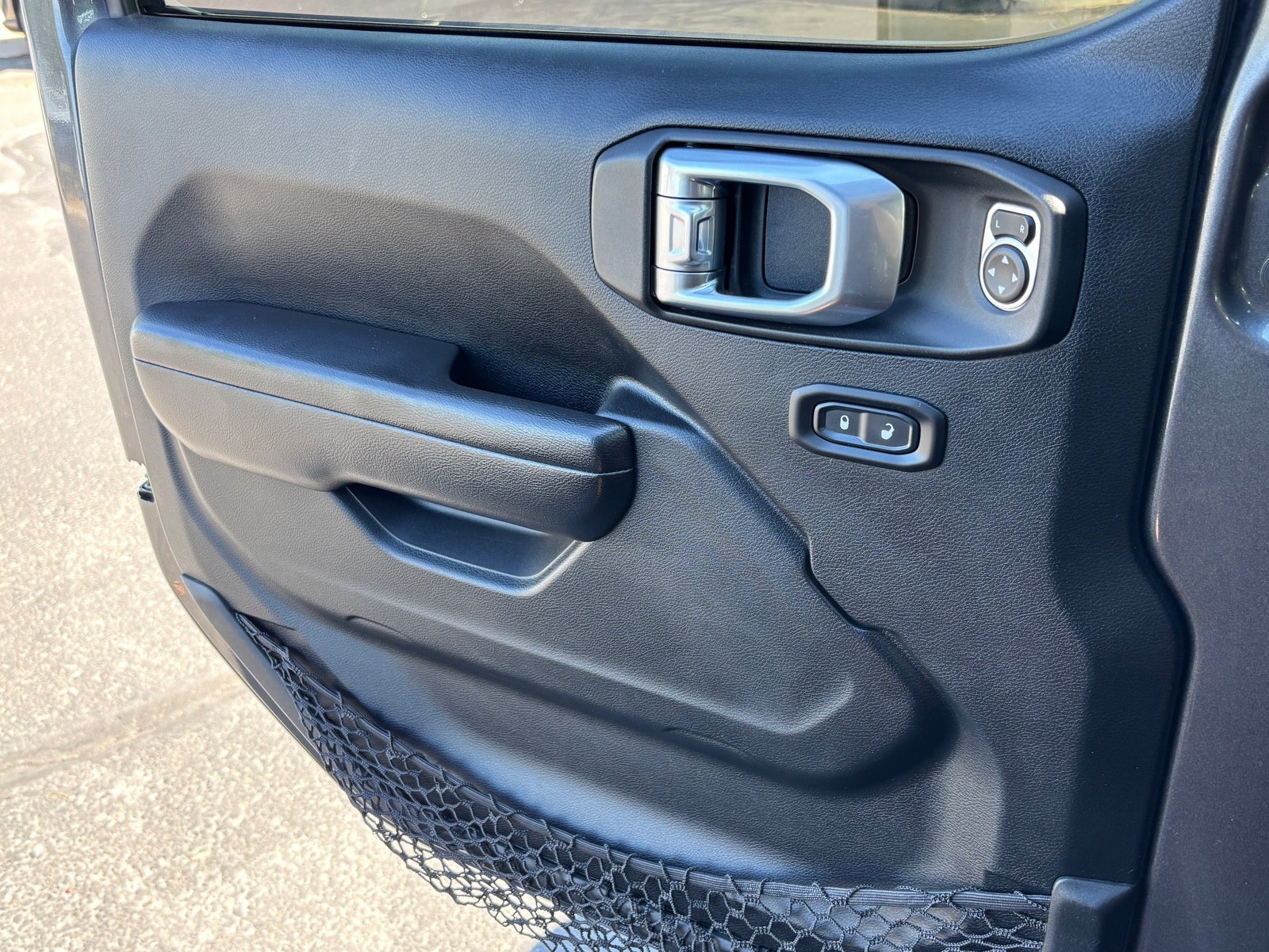 Used 2020 Jeep Gladiator Rubicon w/ Safety Group AWD/4WD image 11