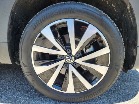 Certified 2023 Volkswagen Taos SE w/ Panoramic Sunroof Package AWD/4WD image 20