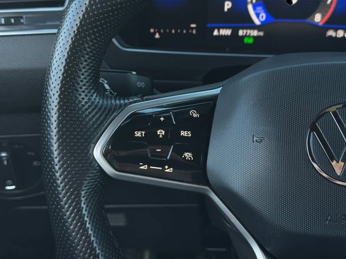 Used 2022 Volkswagen Tiguan SE R-Line image 18