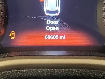 Used 2015 Jeep Cherokee Limited w/ Luxury Group AWD/4WD image 16