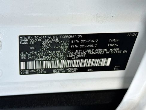 Used 2025 Toyota RAV4 XLE AWD/4WD image 35