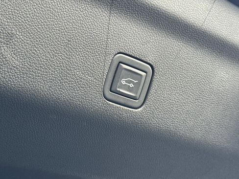 Used 2023 GMC Yukon Denali Ultimate image 17