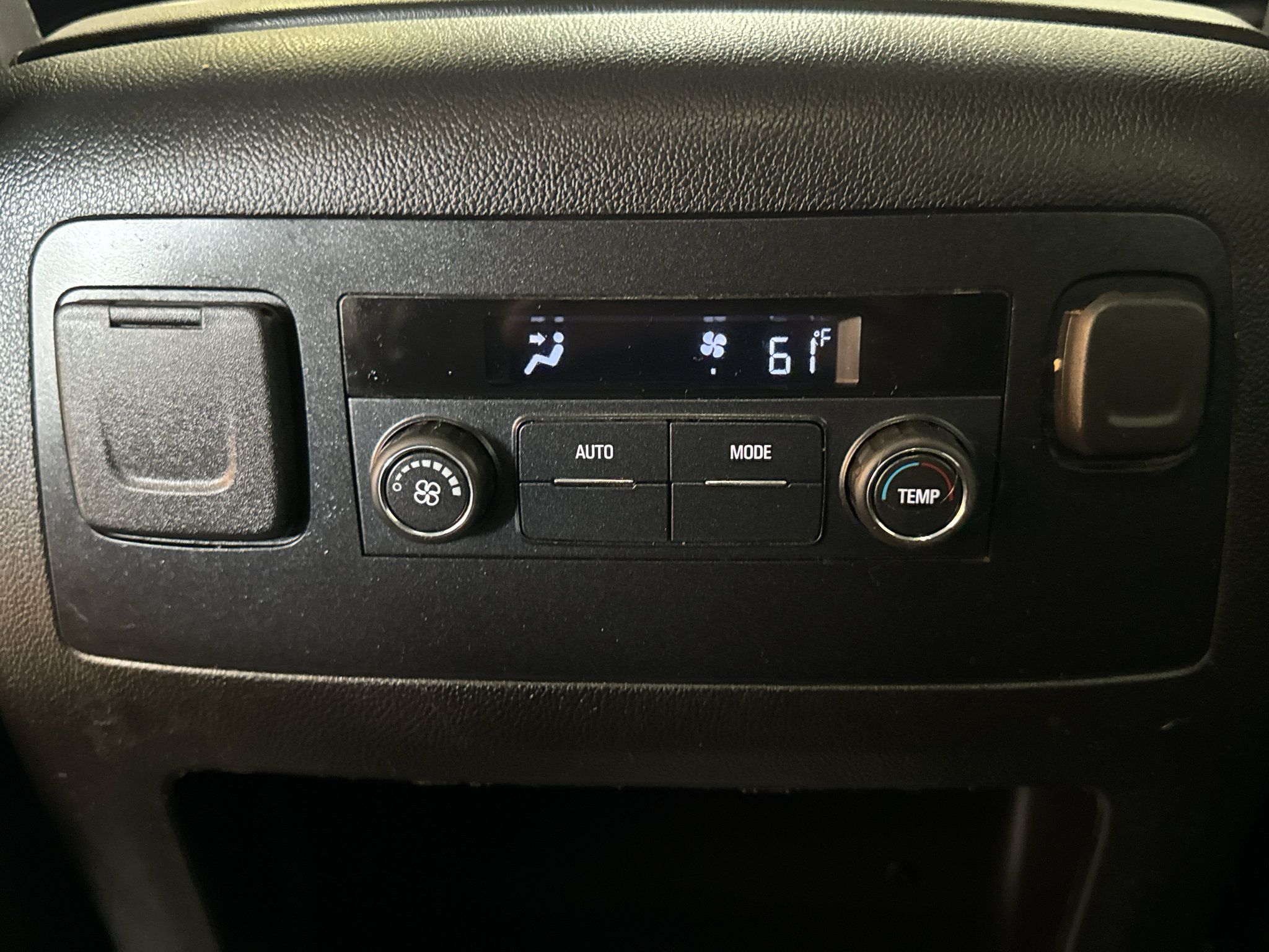Used 2020 Chevrolet Suburban LT AWD/4WD image 13