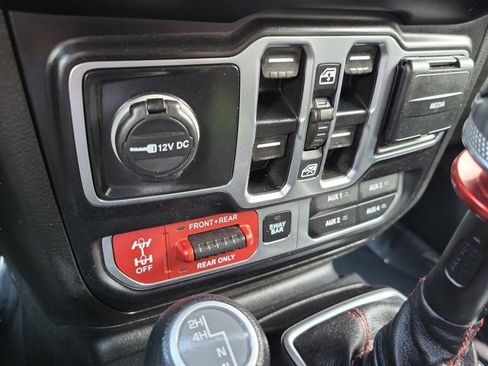 Certified 2020 Jeep Wrangler Unlimited Rubicon w/ Cold Weather Group image 36