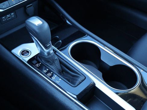 Used 2024 Nissan Altima 2.5 SV image 15