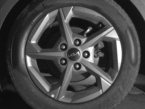 Used 2025 Kia K4 LXS image 14