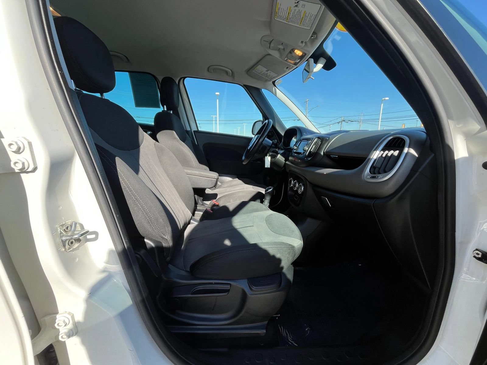 Used 2017 FIAT 500L Pop FWD image 23