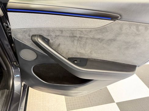Used 2026 Tesla Model Y AWD image 30