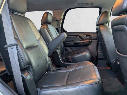 Used 2013 Cadillac Escalade Luxury image 24