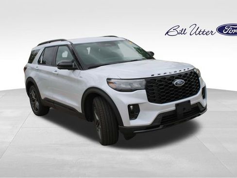 New 2026 Ford Explorer ST-Line image 2