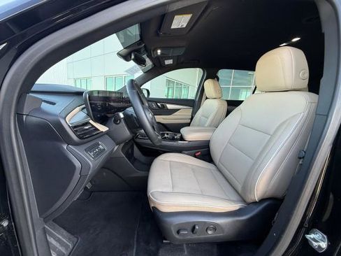 Used 2025 Buick Enclave Preferred w/ Power Package image 17