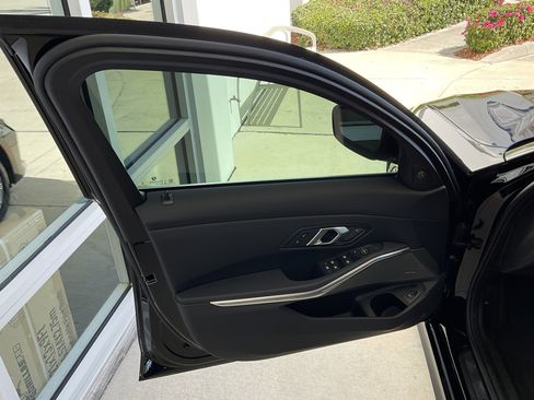 Certified 2025 BMW 330i Sedan image 8