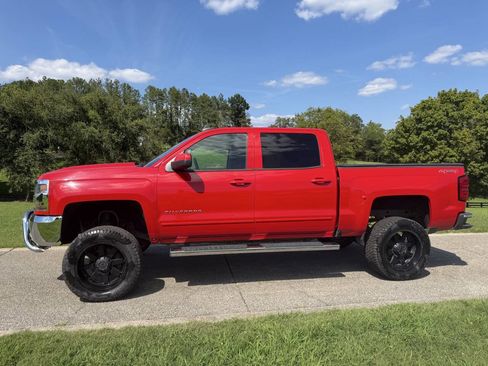 Used 2017 Chevrolet Silverado 1500 LT AWD/4WD image 4