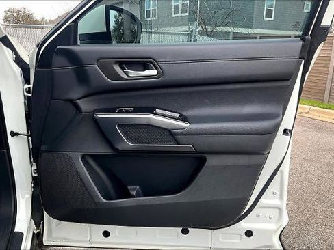 Certified 2024 Nissan Pathfinder SL w/ SL Premium Package image 22