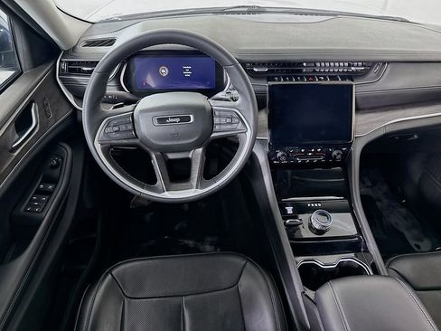 Used 2023 Jeep Grand Cherokee L Limited w/ Luxury Tech Group II image 3