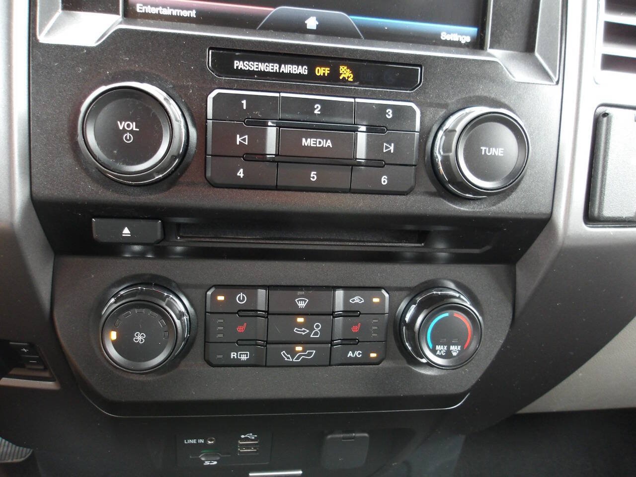 Used 2015 Ford F150 XLT w/ Equipment Group 302A Luxury AWD/4WD image 14