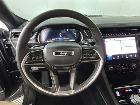 Used 2023 Jeep Grand Cherokee Overland AWD/4WD image 15