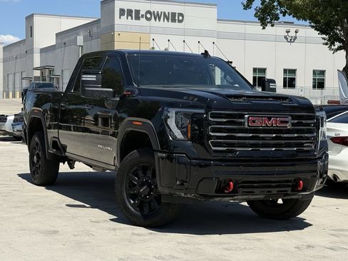 Used 2025 GMC Sierra 2500 AT4 AWD/4WD image 2