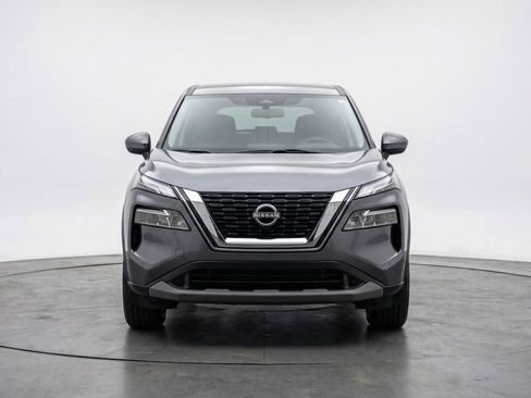 Used 2025 Nissan Rogue SV FWD image 2