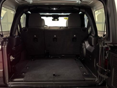 Used 2024 Jeep Wrangler Unlimited Rubicon w/ Technology Group AWD/4WD image 27
