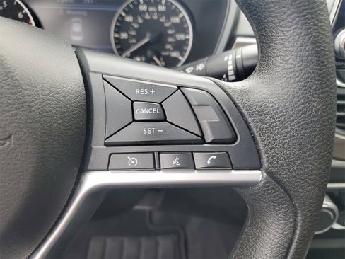 Used 2024 Nissan Altima 2.5 SV image 12