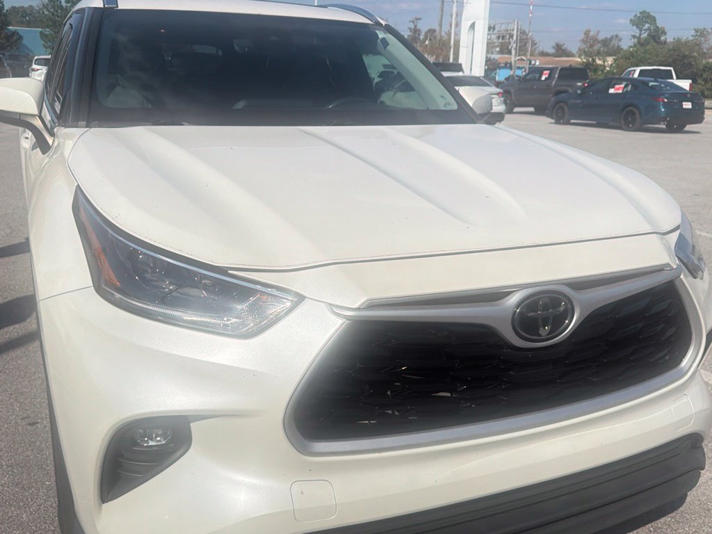 Used 2021 Toyota Highlander XLE FWD image 41