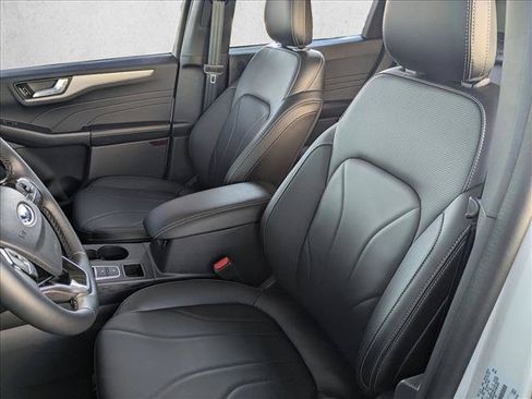 Certified 2025 Ford Escape SE w/ PHEV Premium Package FWD image 17