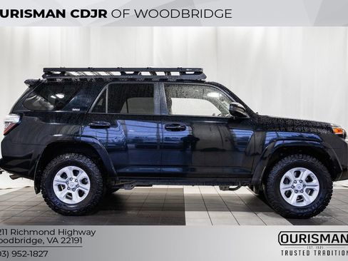 Used 2016 Toyota 4Runner SR5 image 3