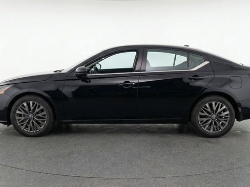 Used 2025 Nissan Altima 2.5 SV image 5