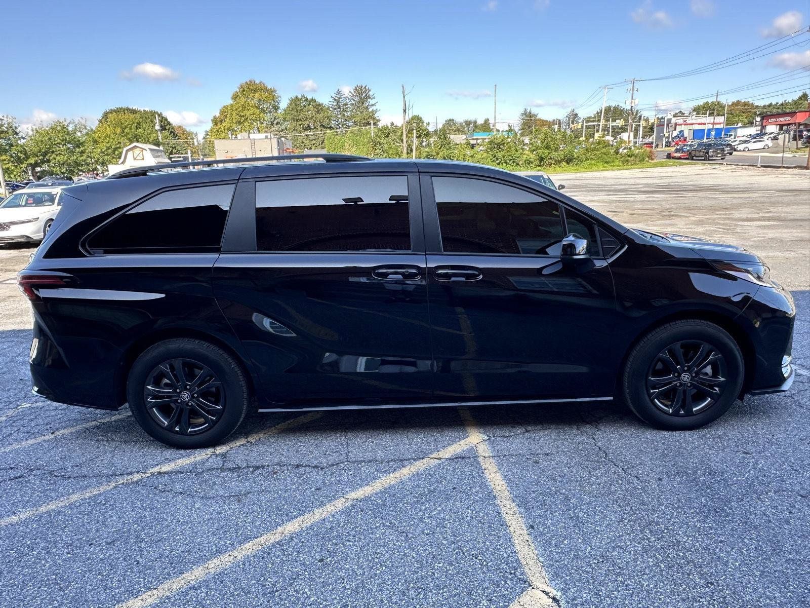 Used 2026 Toyota Sienna XSE AWD/4WD image 9