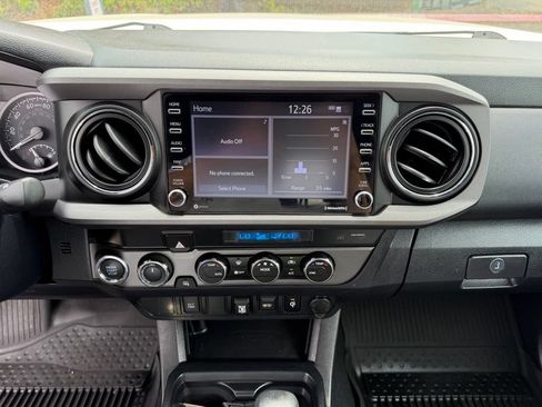 Used 2021 Toyota Tacoma TRD Off-Road AWD/4WD image 20