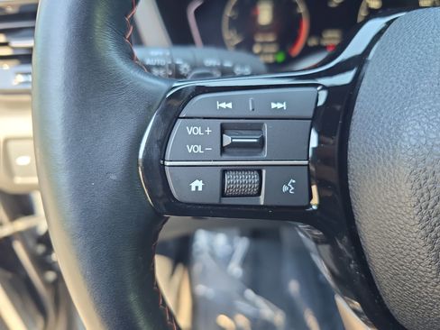 Used 2025 Honda Pilot TrailSport image 18