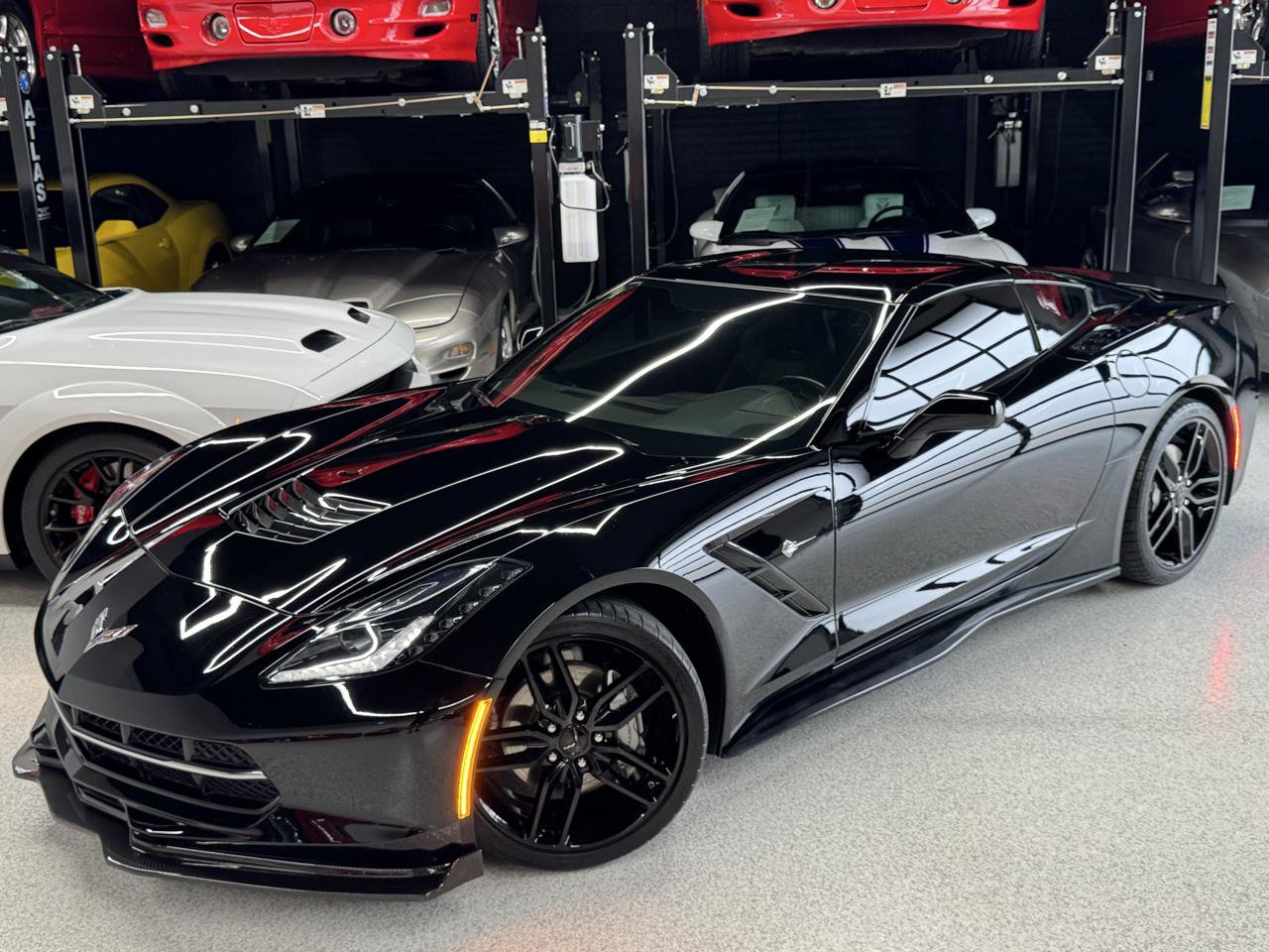 Used 2019 Chevrolet Corvette Stingray Coupe w/ 1LT RWD image 4