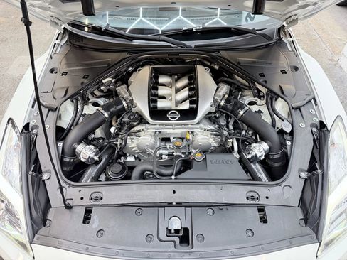 Used 2015 Nissan GT-R Premium image 28
