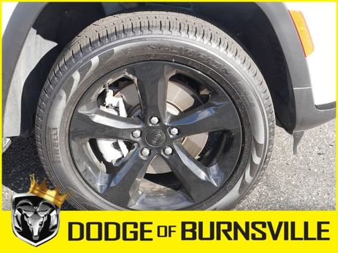 Used 2025 Jeep Grand Cherokee L Limited w/ Black Appearance Package image 12