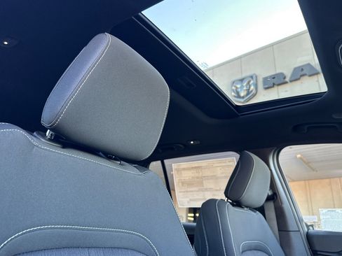 New 2025 Jeep Grand Cherokee Laredo X w/ Luxury Tech Group I image 17