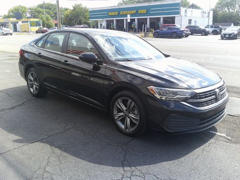 Used 2024 Volkswagen Jetta SE FWD image 6