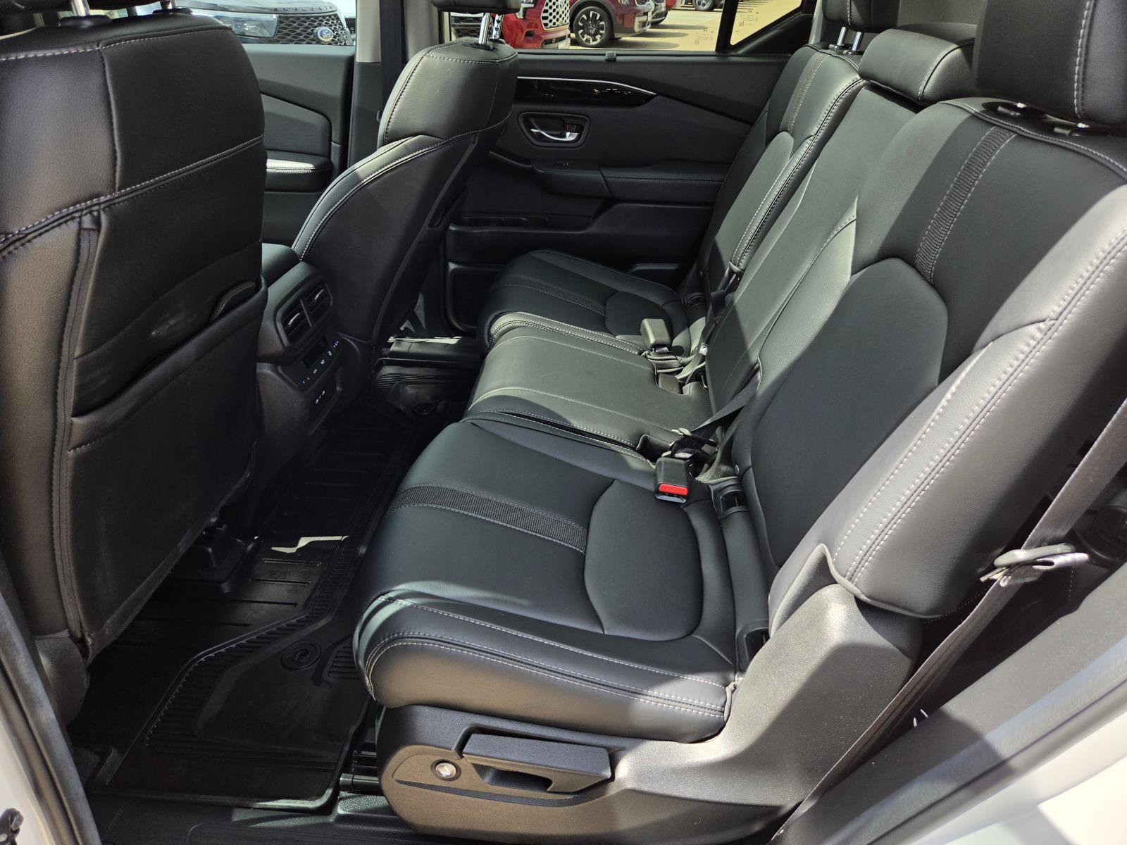 Used 2025 Honda Pilot Touring image 14