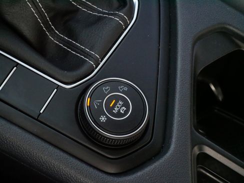 Used 2022 Volkswagen Taos S image 25