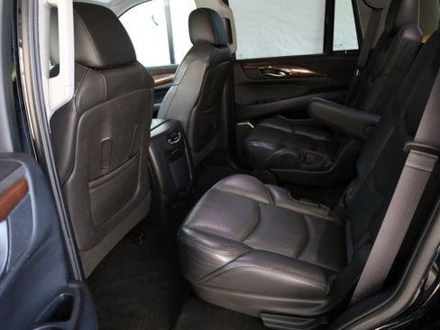 Used 2017 Cadillac Escalade Luxury AWD/4WD image 29