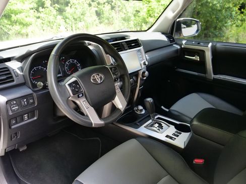 Used 2020 Toyota 4Runner SR5 Premium AWD/4WD image 2
