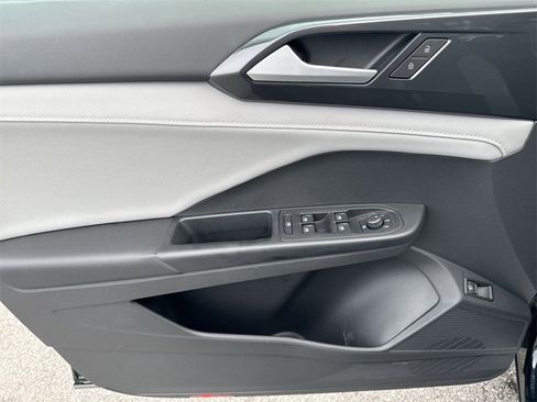 Used 2022 Volkswagen Taos SEL image 15