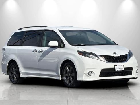 Used 2015 Toyota Sienna SE image 9