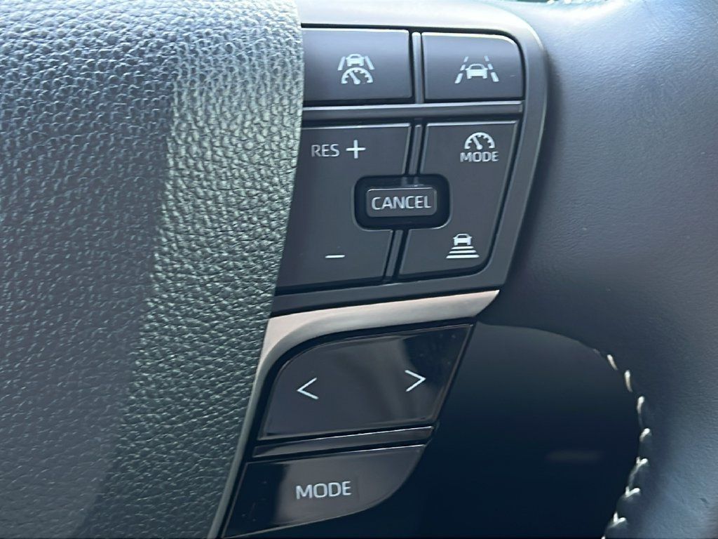 Used 2025 Toyota Camry SE FWD image 19