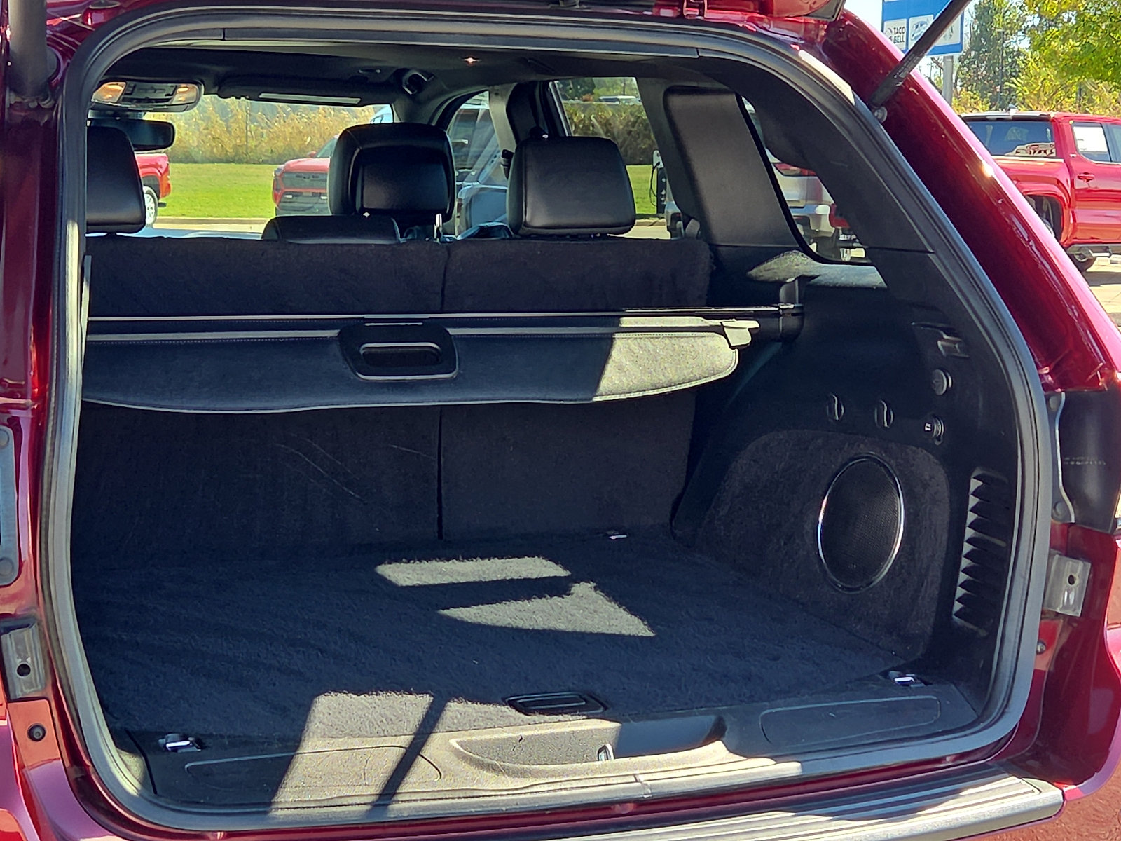 Used 2019 Jeep Grand Cherokee Altitude AWD/4WD image 9