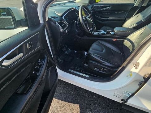 Used 2018 Ford Edge Titanium w/ Equipment Group 301A AWD/4WD image 13