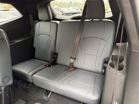 Used 2024 Buick Enclave Premium image 21