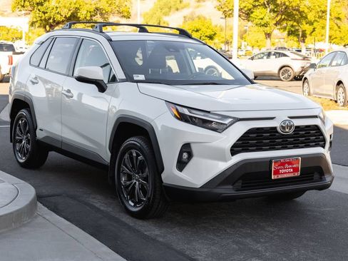Used 2022 Toyota RAV4 XLE Premium AWD/4WD image 3