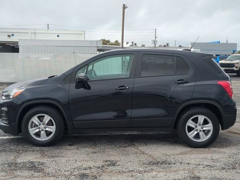 Used 2022 Chevrolet Trax LS w/ Tint and Cruise Package image 9